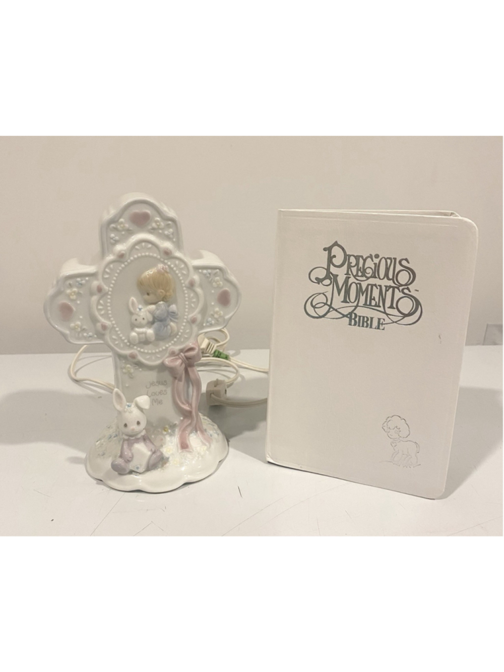 1993 Precious Moments Jesus Loves Me Cross Lamp Night Light + NKJV Bible Enesco